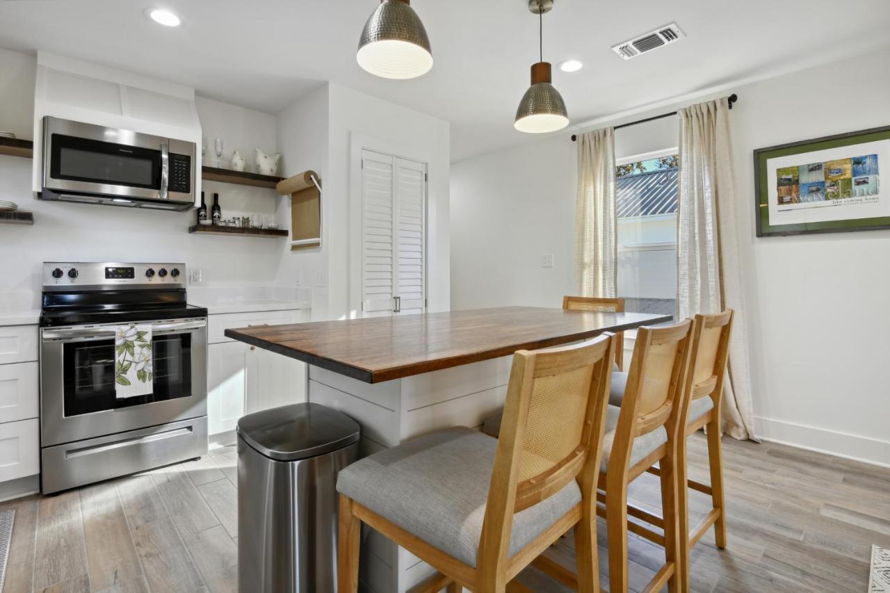 Vacation Rental Bay St Louis Walk To Beach, Dining, Shopping, And Nightlife Bay St. Louis エクステリア 写真